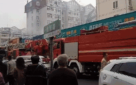 突發(fā)！青島一居民樓發(fā)生爆燃！已造1人死亡，7人受傷！3公里外有震感…