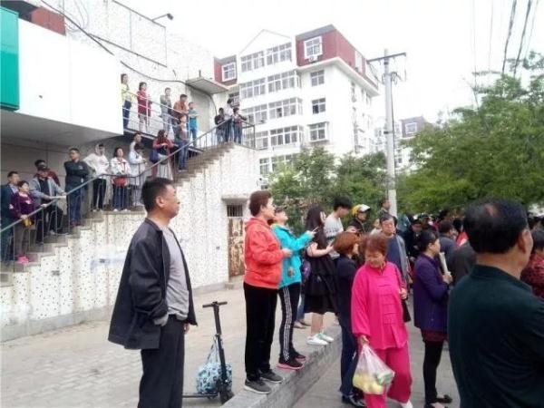 突發(fā)！青島一居民樓發(fā)生爆燃！已造1人死亡，7人受傷！3公里外有震感…